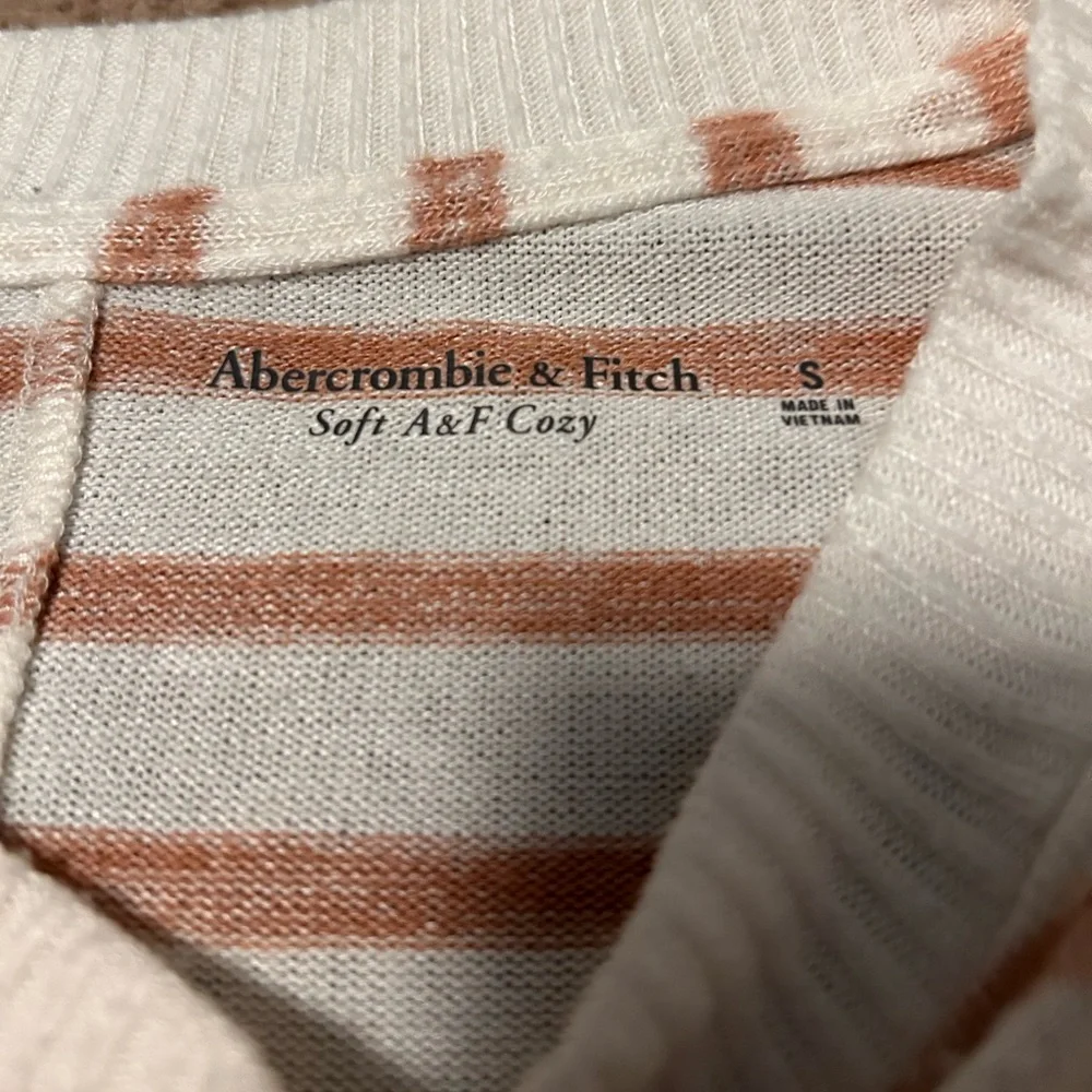 Abercrombie Soft & Cozy Top - Picture 2 of 2